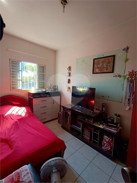 Casa à venda com 4 quartos, sendo 1 suíte, no condomínio Shangri-la, Atibaia - SP