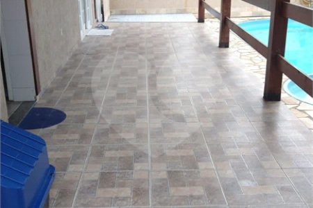 Casa à venda com 3 quartos, sendo 2 suítes, no condomínio Recanto das Palmeiras, Rio de Janeiro - RJ