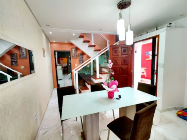 Sobrado à venda com 3 quartos, sendo 1 suíte,  em Conjunto Residencial Vista Verde, São Paulo, SP