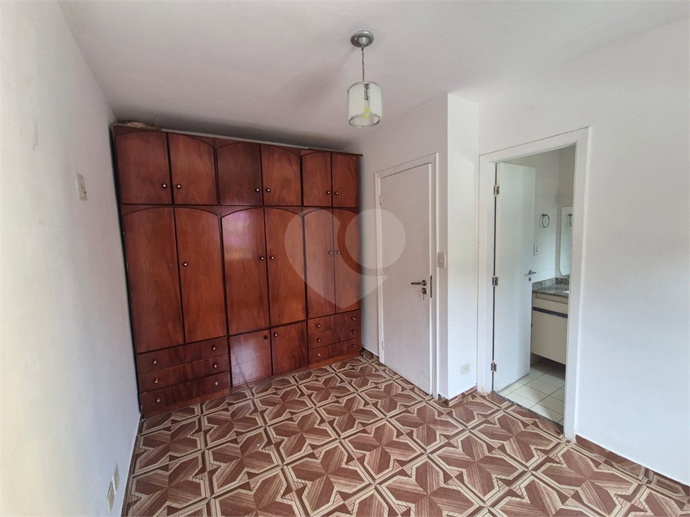 Casa à venda com 3 quartos, sendo 2 suítes, no condomínio Quintas Marajoara, São Paulo - SP
