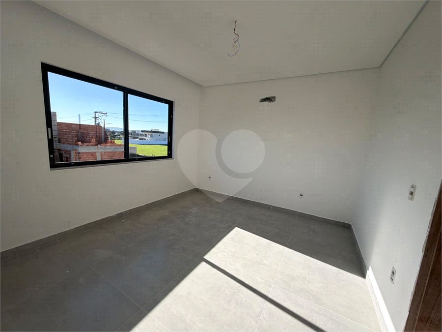 Casa em condomínio à venda com 4 quartos, sendo 3 suítes, em Ogiva, Cabo Frio, RJ