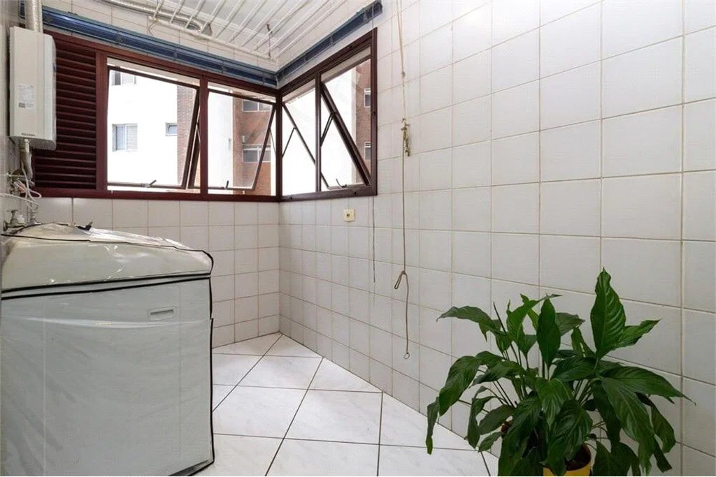 Apartamento à venda com 3 quartos, sendo 1 suíte, em Vila Hamburguesa, São Paulo, SP