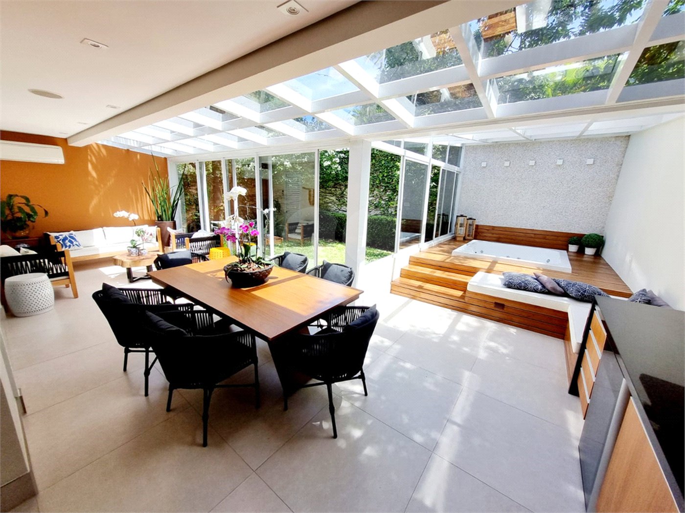 Casa à venda com 3 suítes no condomínio Villa Splendore, São Paulo - SP