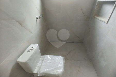 Casa exclusiva em Atibaia de alto padrão com 3 suítes, piscina, espaço gourmet, condomínio fechado, aceita financiamento