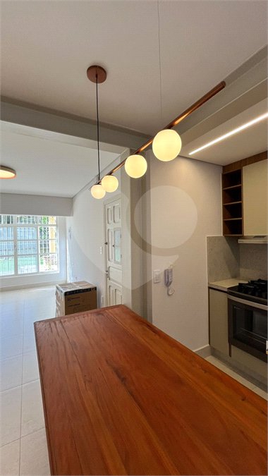 Apartamento com 69 metros todo reformado ao lado da Alameda Lucas em Atibaia.