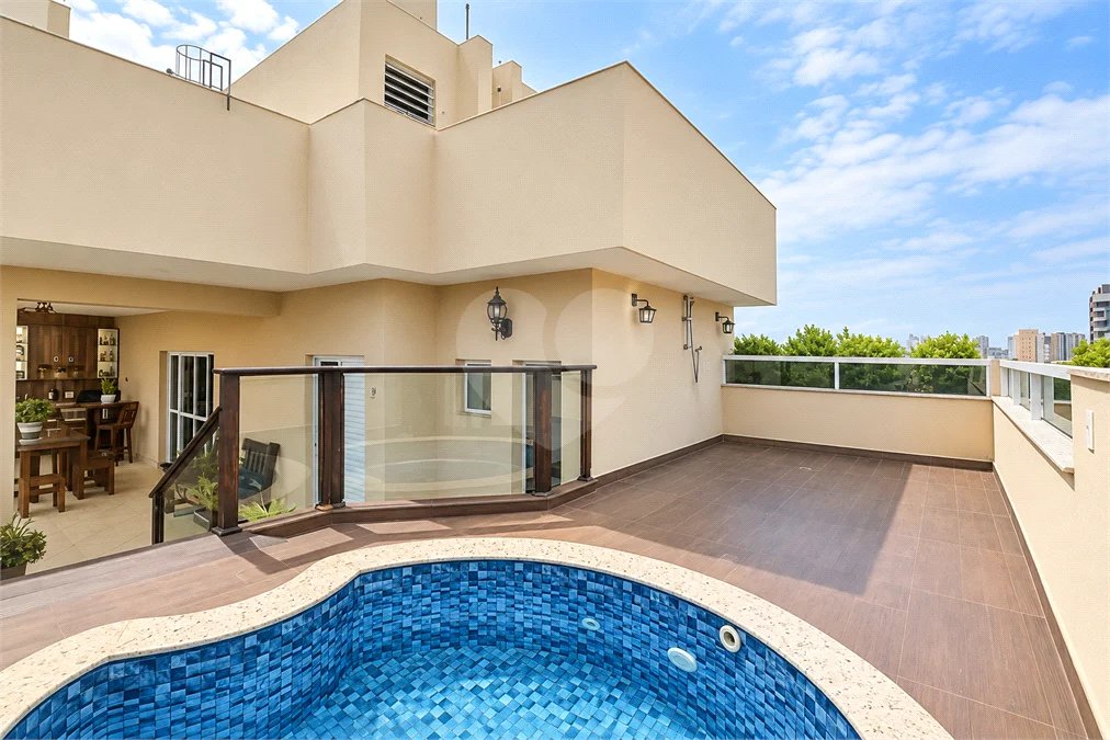 Cobertura de 260 m² em São Bernardo do Campo, com 4 dormitórios, 3 suítes, piscina privativa, espaço gourmet e vista livre. Viva esse privilégio! Agende sua visita e encante-se!