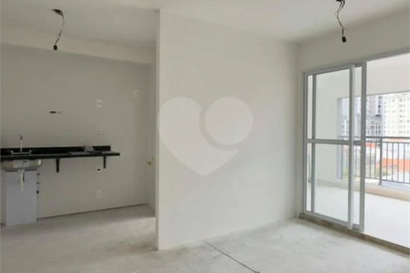 Apartamento de 69m2 na Saúde com 2 dorms, 1 suíte, 2 banheiros, 1 vaga. Estuda Permuta.