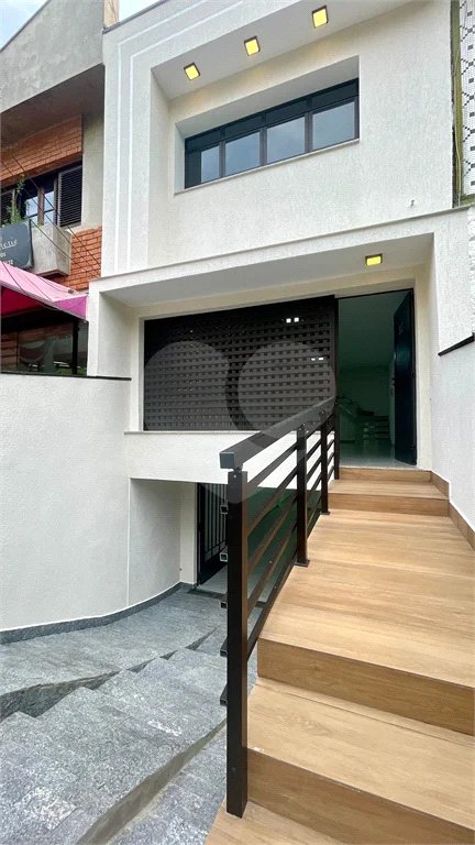 Sobrado com 3 andares, 350 m², 6 quartos, 2 suítes e 5 vagas para locação no Jardim Anália Franco!