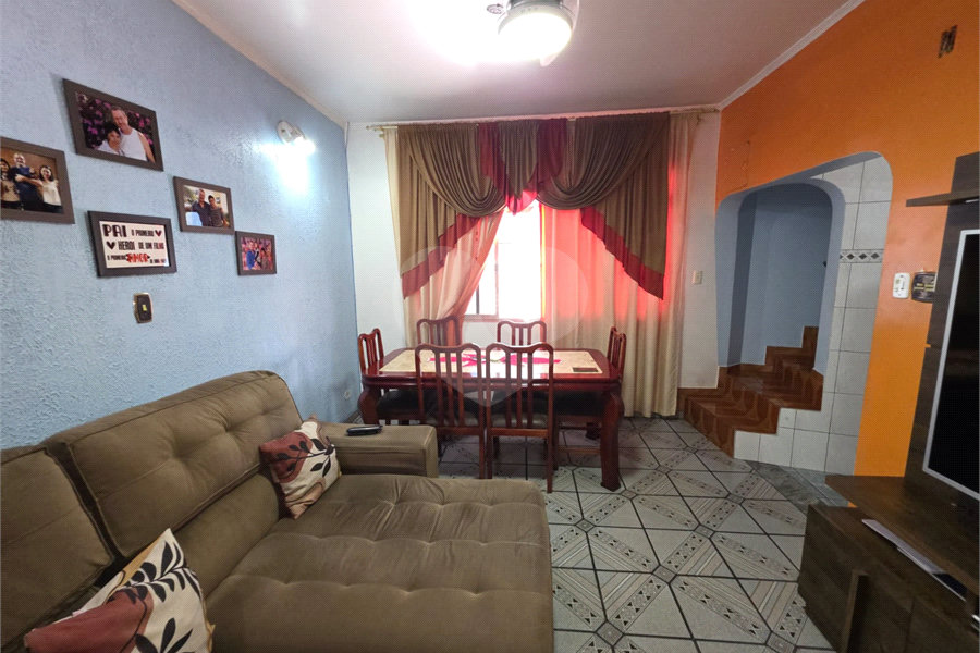 Sobrado à venda com 4 quartos, sendo 2 suítes, em Vila Nova Cachoeirinha, São Paulo, SP