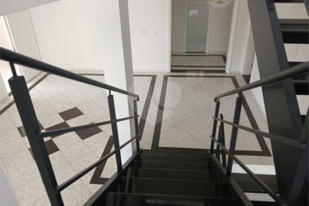 Casa à venda com 4 quartos, sendo 2 suítes, no condomínio Flamboyant, Atibaia - SP