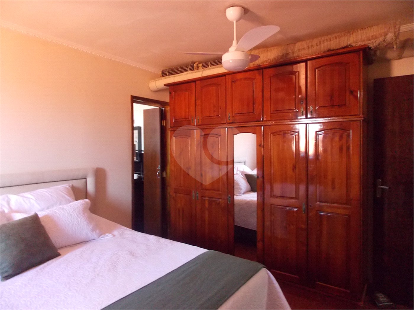 Casa à venda com 4 quartos, sendo 2 suítes, em Jardins, Bragança Paulista, SP