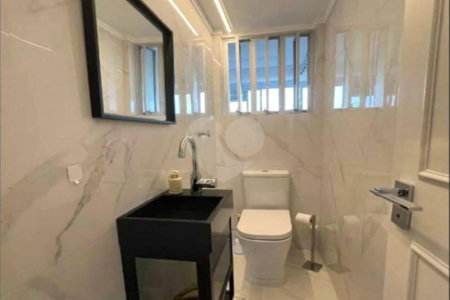 Apartamento à venda com 3 quartos, sendo 1 suíte, em Moema, São Paulo, SP
