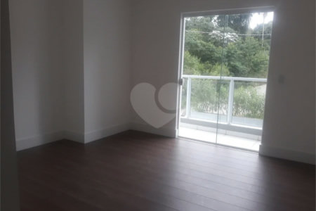 Sobrado à venda com 3 quartos, sendo 1 suíte, em Jardim Vitória, Mairinque, SP