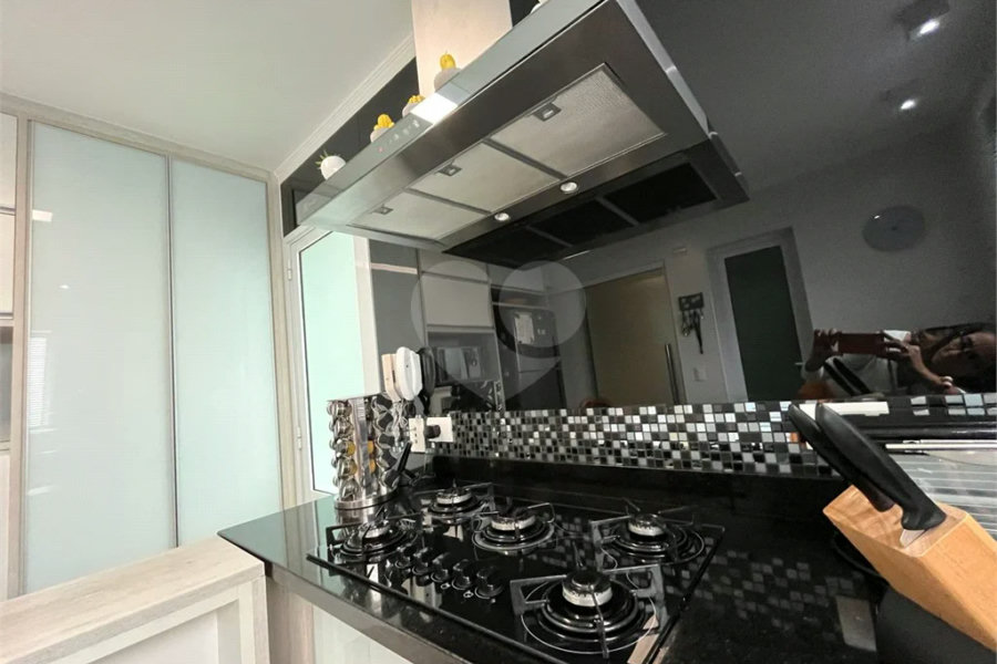 Casa à venda com 4 quartos, sendo 2 suítes, no condomínio Floradas da Serra, São Paulo - SP