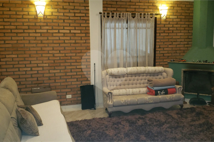 Casa à venda com 3 quartos, sendo 1 suíte, no condomínio Alpes da Cantareira, Mairiporã - SP