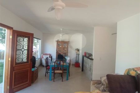 Casa à venda com 3 quartos, sendo 1 suíte, em Rasa, Armação dos Búzios, RJ