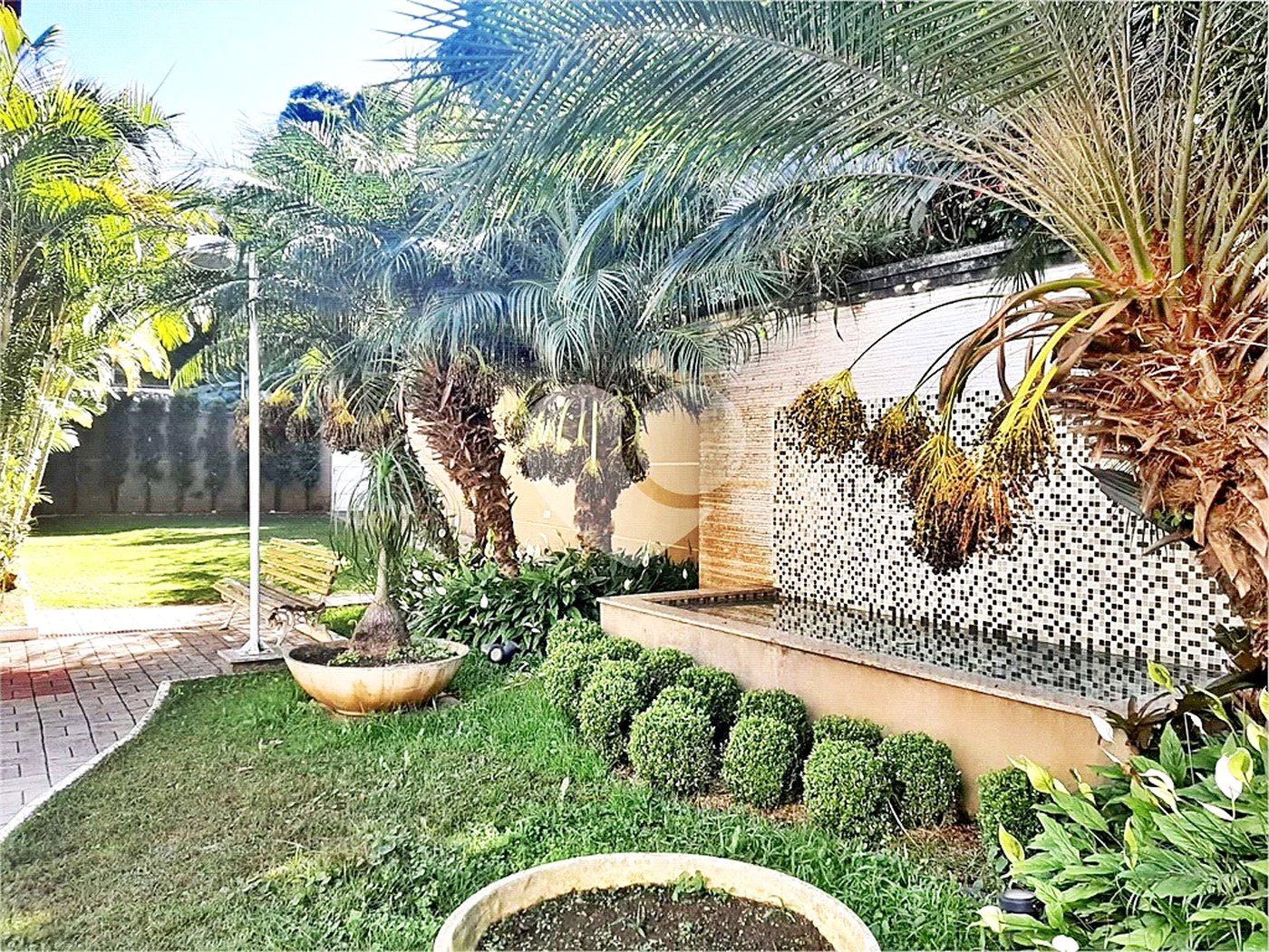 Casa à venda com 5 quartos, sendo 2 suítes, no condomínio Florada da Serra, São Paulo - SP