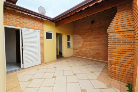 Casa à venda com 3 quartos, sendo 1 suíte, no condomínio Parque das Árvores, Sorocaba - SP