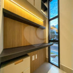 Indaiatuba - Condominio Sapezal - R$ 2.400.000,00 - Área Total 360,00 m² - Área Construída 213,32 m² - TÉRREA - 03 suítes sendo a master com closet; - Escritório; Lavabo; Cozinha com cooktop e planejados; Gourmet com churrasqueira; Ambientes preparados para ar condicionado; Piscina com cascata,