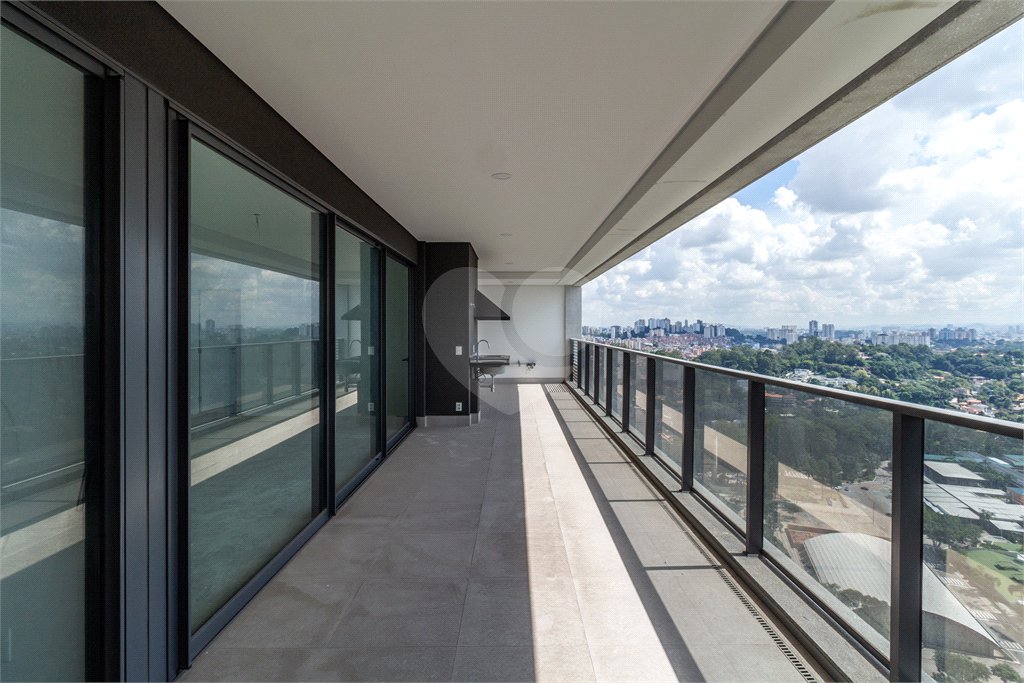 Apartamento à venda ou para alugar com 4 quartos, sendo 3 suítes, em Jardim Morumbi, São Paulo, SP