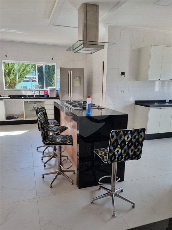 Casa à venda com 4 quartos, sendo 1 suíte, no condomínio Clube Florada Suzano, Suzano - SP