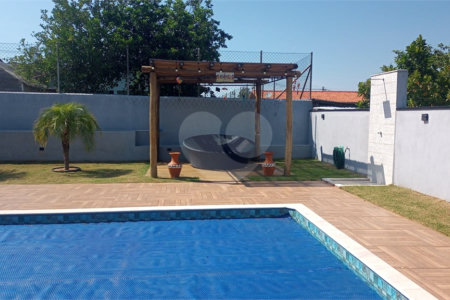 Casa à venda com 3 quartos, sendo 1 suíte,  no condomínio Village da Serra, Araçoiaba da Serra - SP