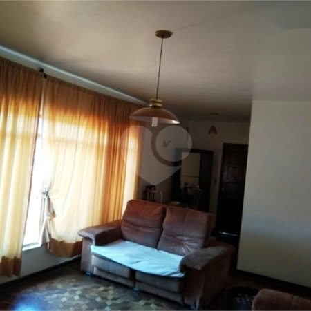 Sobrado à venda com 4 quartos, sendo 1 suíte, em Vila Constança, São Paulo, SP
