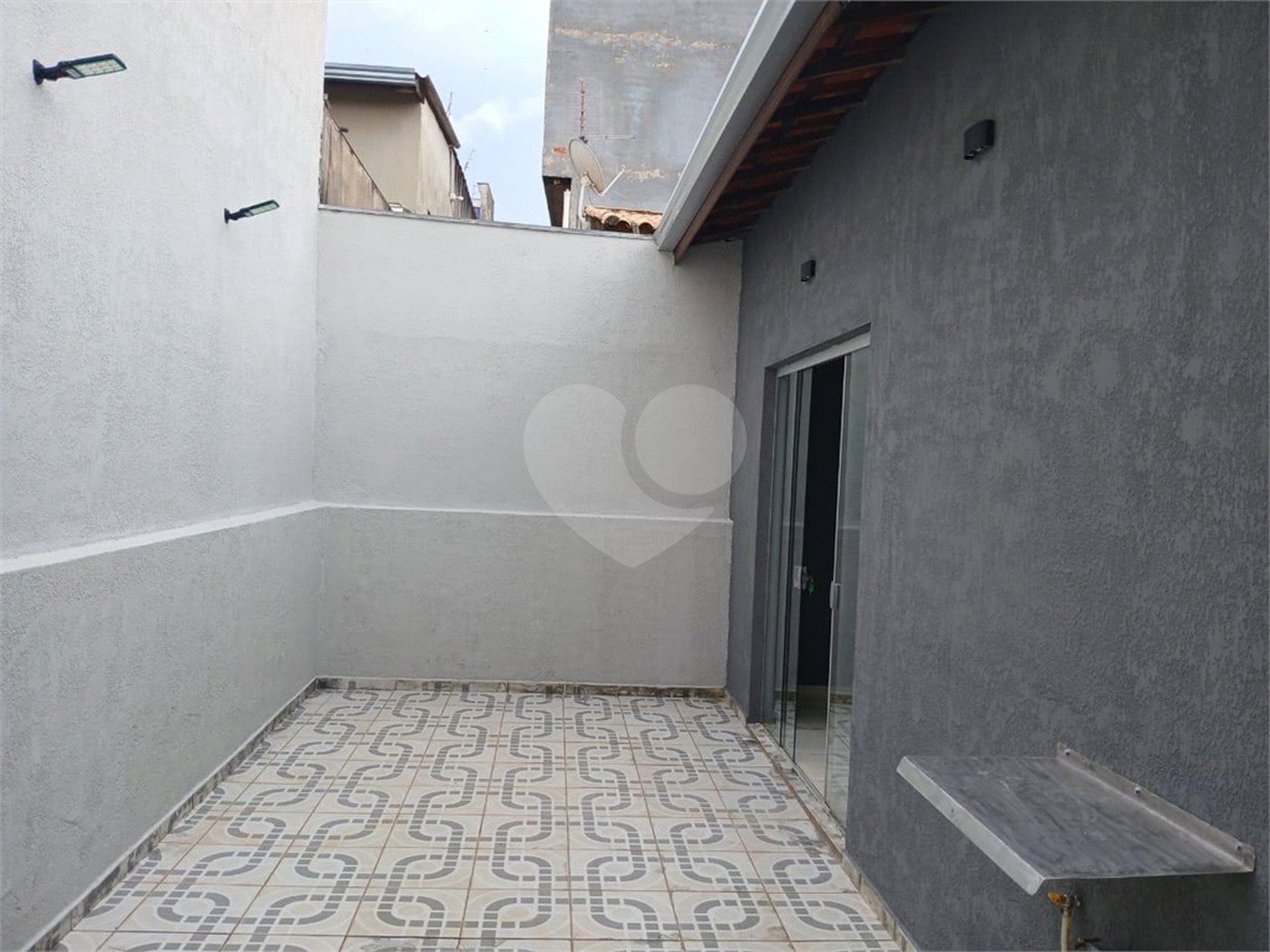 Casa de Vila à venda com 3 quartos, sendo 1 suíte, em Jardim Wanel Ville V, Sorocaba, SP
