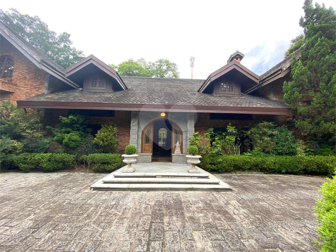 Casa à venda ou para alugar com 5 quartos, sendo 3 suítes,  em Fazenda Morumbi, São Paulo, SP