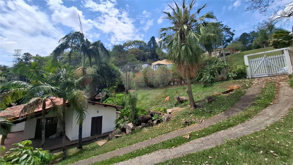 Casa à venda com 3 quartos, sendo 1 suíte, no condomínio São Joaquim, Vinhedo - SP