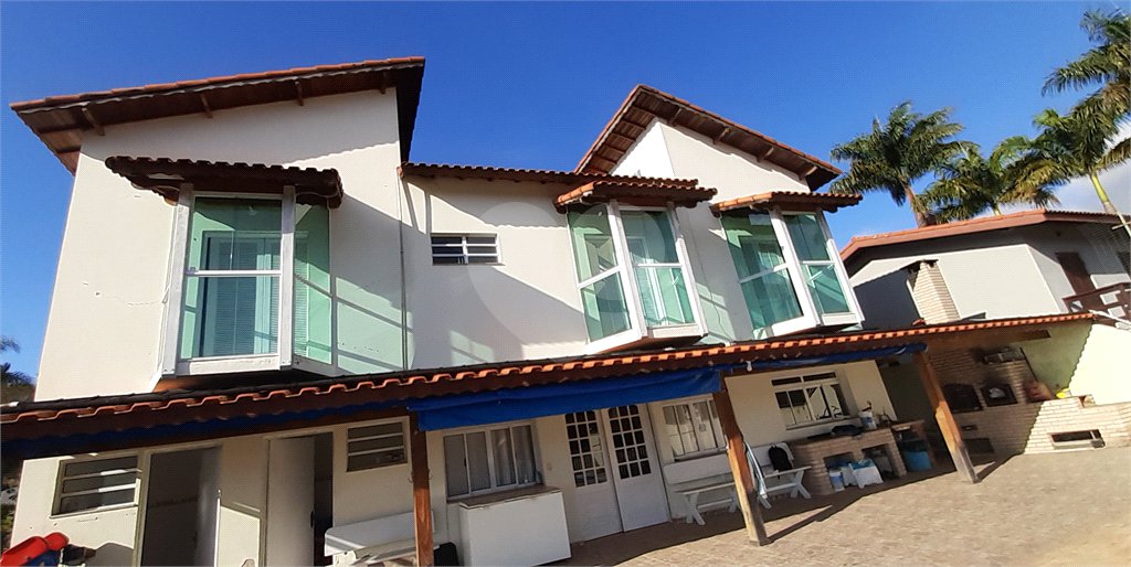 Casa à venda com 4 quartos, sendo 1 suíte, no Centro, Bom Jesus dos Perdões, SP