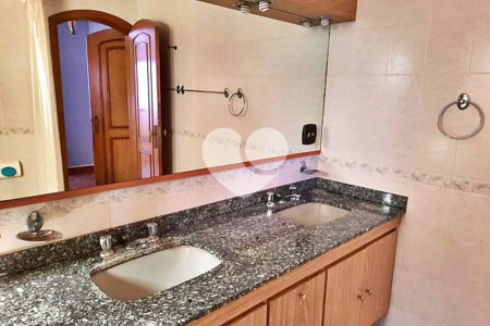 Sobrado à venda com 4 quartos, sendo 2 suítes, em Jardim São Bento, São Paulo, SP