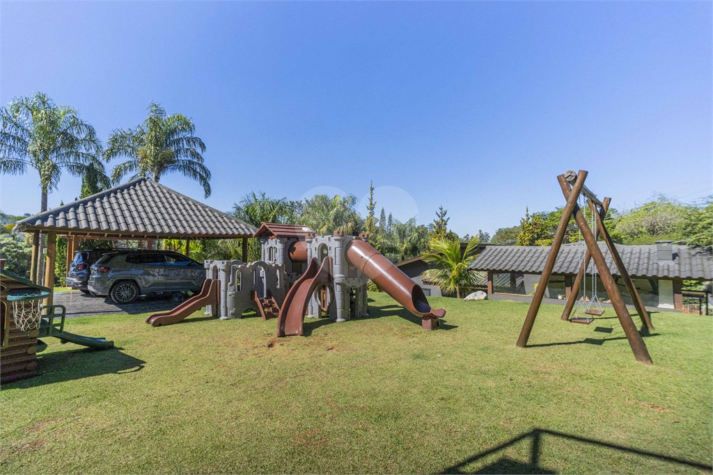 Casa à venda com 5 suítes no condomínio Vale da Santa Fé, Vinhedo - SP