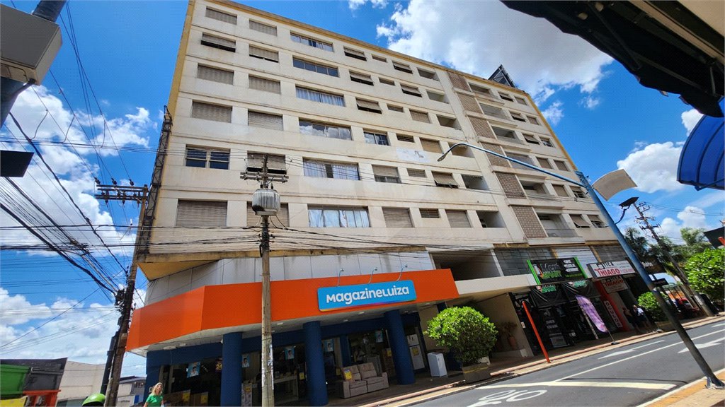 Apartamento à venda com 2 quartos, sendo 1 suíte, no Centro, Araraquara, SP