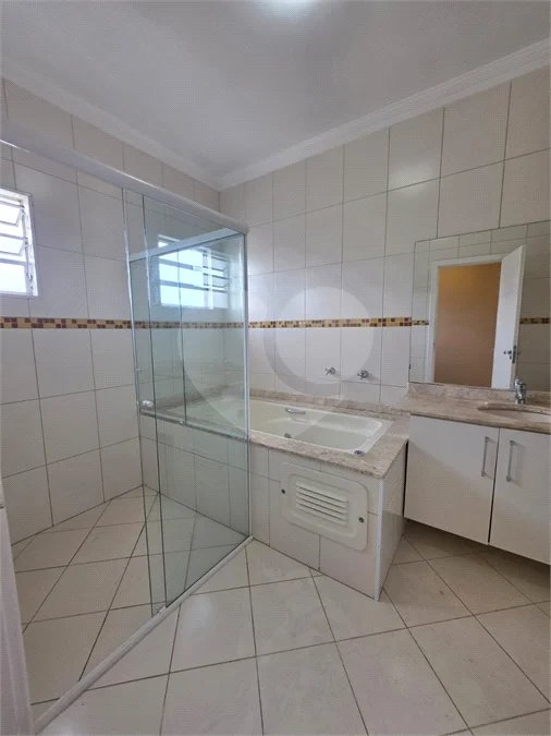 Casa à venda ou para alugar com 3 quartos, sendo 1 suíte,  no condomínio Terras de São Francisco, Vinhedo - SP