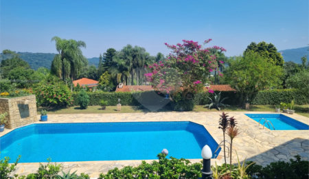 Casa à venda com 3 quartos, sendo 1 suíte,  no condomínio Alpes da Cantareira, Mairiporã - SP