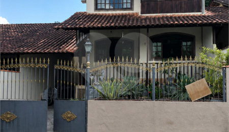 Casa à venda com 5 quartos, sendo 1 suíte,  no condomínio Pedra Bonita, Rio de Janeiro - RJ