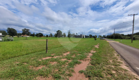 Terreno à venda no condomínio Vila Pinhal, Itirapina - SP