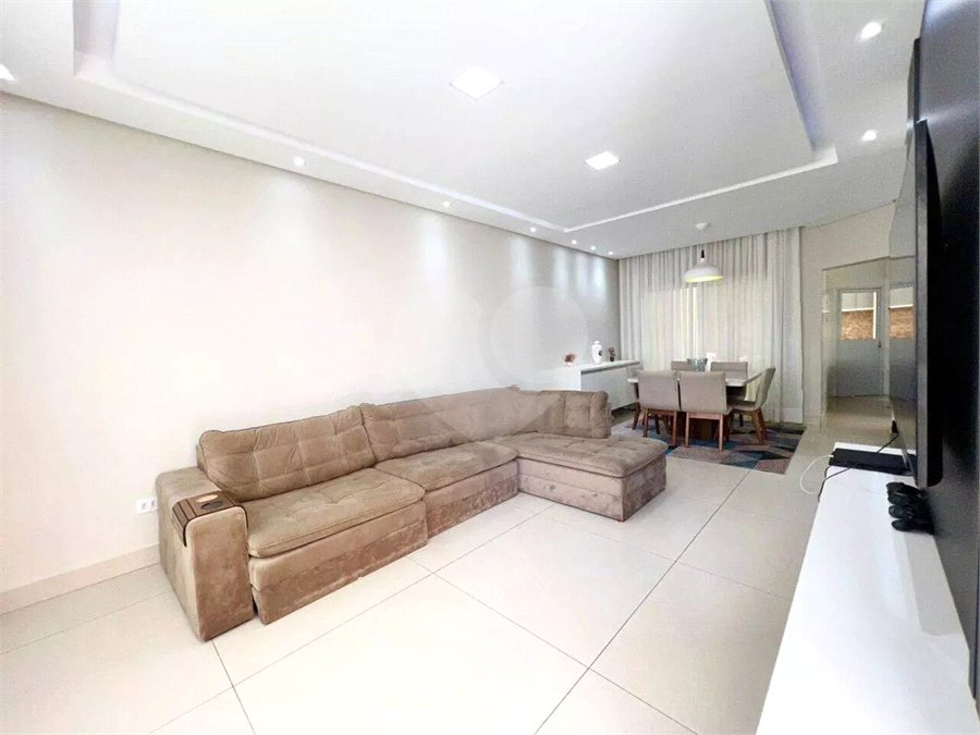 Sobrado à venda com 3 quartos, sendo 1 suíte,  em Residencial Jardim Nathália, Sorocaba, SP