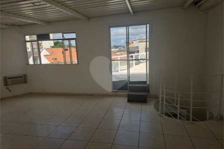 Sobrado à venda ou para alugar com 3 suítes em Jardim Patente, São Paulo, SP