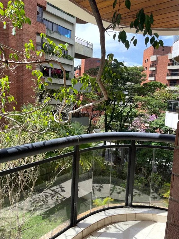 Apartamento à venda ou para alugar com 4 quartos, sendo 3 suítes,  em Jardim Vitória Régia, São Paulo, SP
