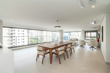 Apartamento à venda com 3 suítes em Campo Belo, São Paulo, SP