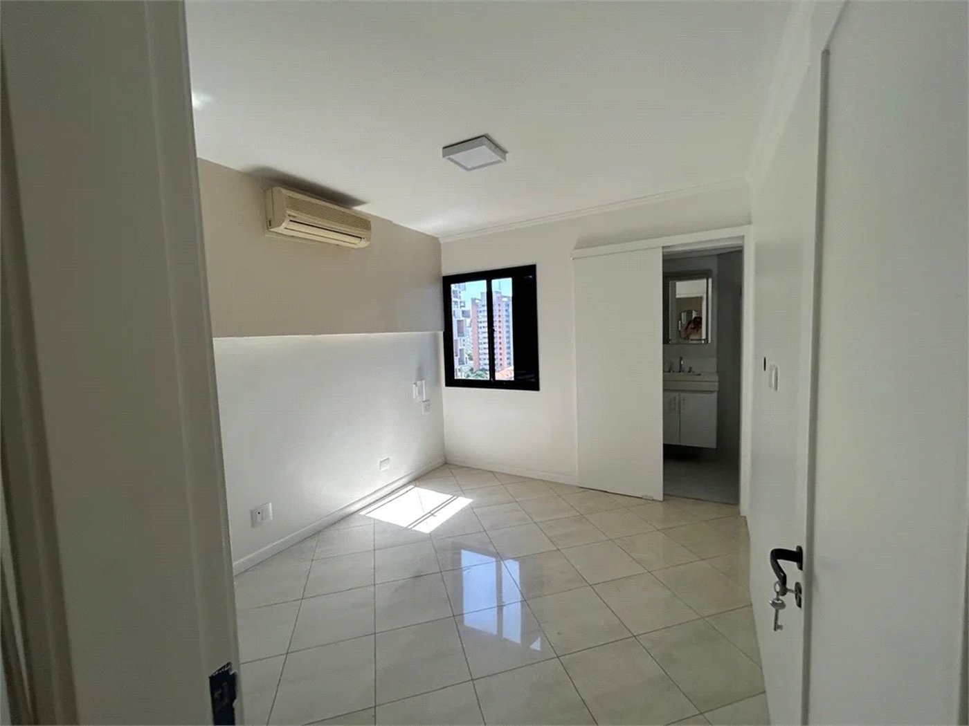 Apartamento para alugar com 3 quartos, sendo 1 suíte, em Pinheiros, São Paulo, SP
