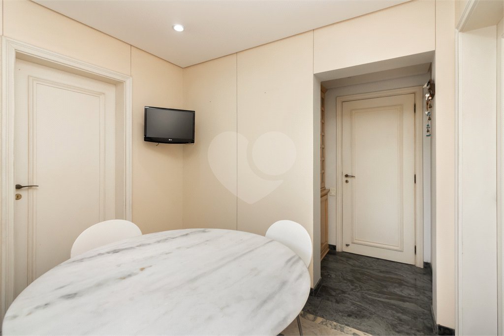 Apartamento à venda com 4 quartos, sendo 3 suítes, em Higienópolis, São Paulo, SP