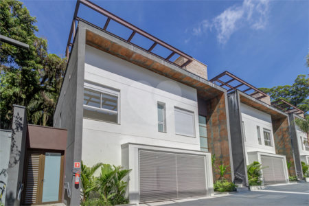 Casa à venda ou para alugar com 3 suítes no condomínio Jardim Flora, São Paulo - SP