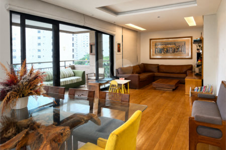 Apartamento em Moema Pássaros à Venda 171 m² 3 Dormitórios 3 Suítes Reformado
