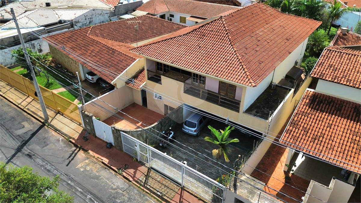 Sobrado à venda com 4 quartos, sendo 2 suítes, em Jardim Primavera, Araraquara, SP