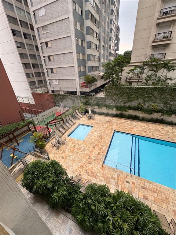 Apartamento à venda com 2 quartos e 3o reversível, no Baixo Jardins