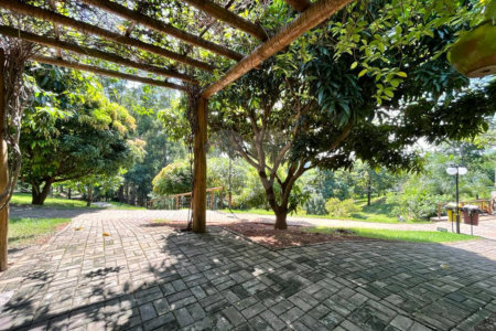 Casa à venda com 5 quartos, sendo 3 suítes, no condomínio Santa Teresa 1, Vinhedo - SP
