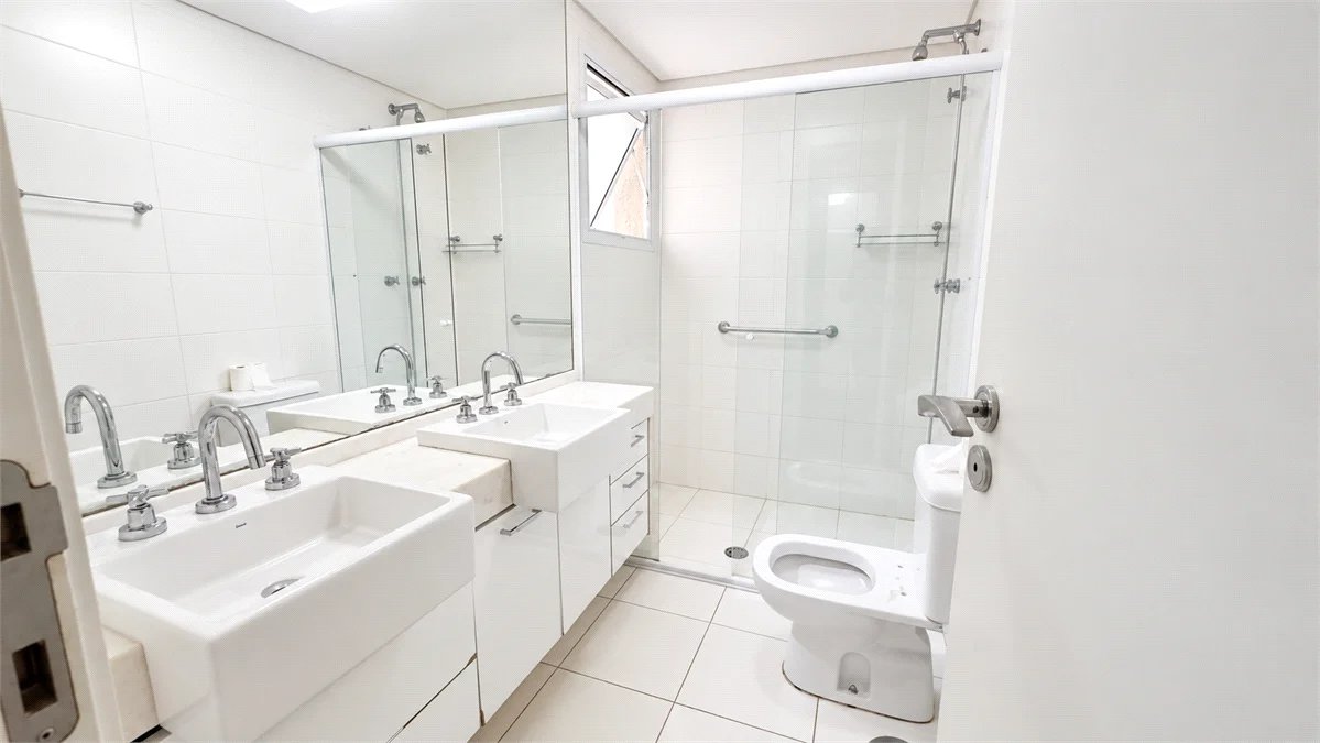 Apartamento à venda com 3 quartos, sendo 1 suíte,  em Jardim das Acácias, São Paulo, SP
